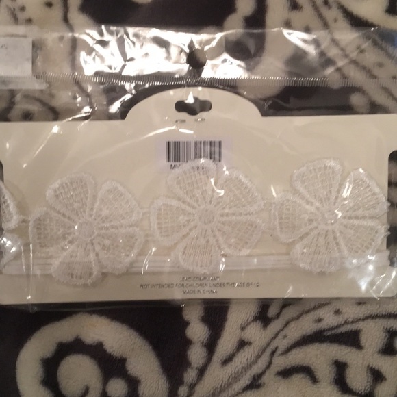 Choker - Picture 2 of 2